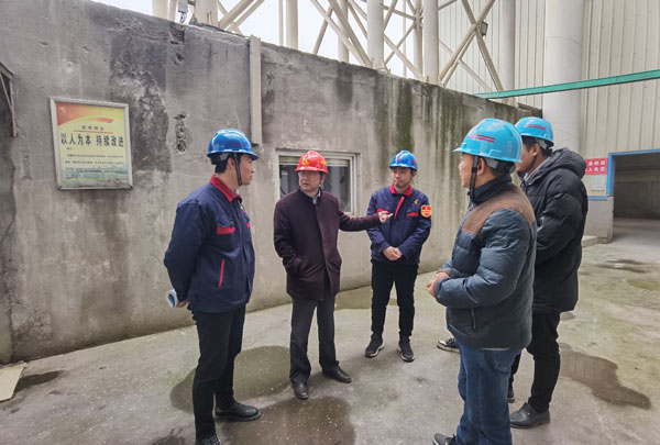 公司黨委書(shū)記調(diào)研中試線項(xiàng)目 公司黨委書(shū)記調(diào)研中試線項(xiàng)目